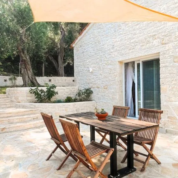 Chrisanthi's Cottage, hotel v destinaci Mougkelátika