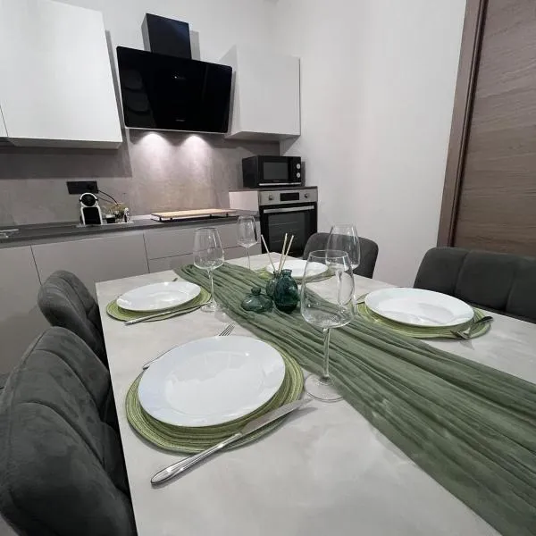 Domus Aura Apartments, hotel in SantʼAntìoco