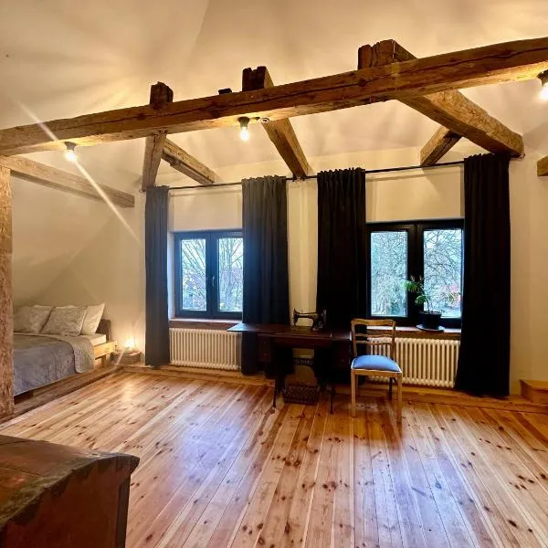 Svētes klubs, hotel 