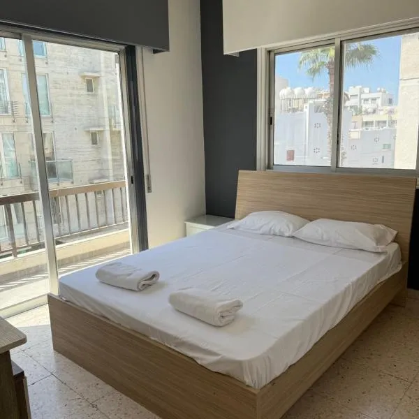 Top Mackenzie, hotel in Larnaka