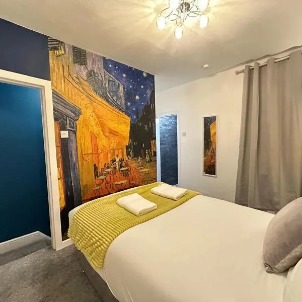5 Mins to Anfield, 2 Bed, Mosaic Art House, Hotel in Liverpool