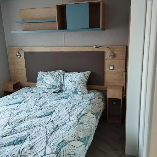 les sables du midi mobil home bougainvilliers、セリニャンのホテル
