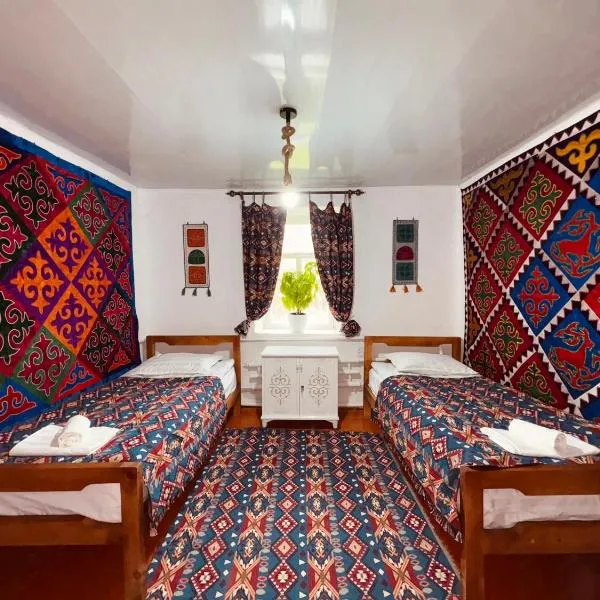 Kochmon guesthouse, hotel a Naryn