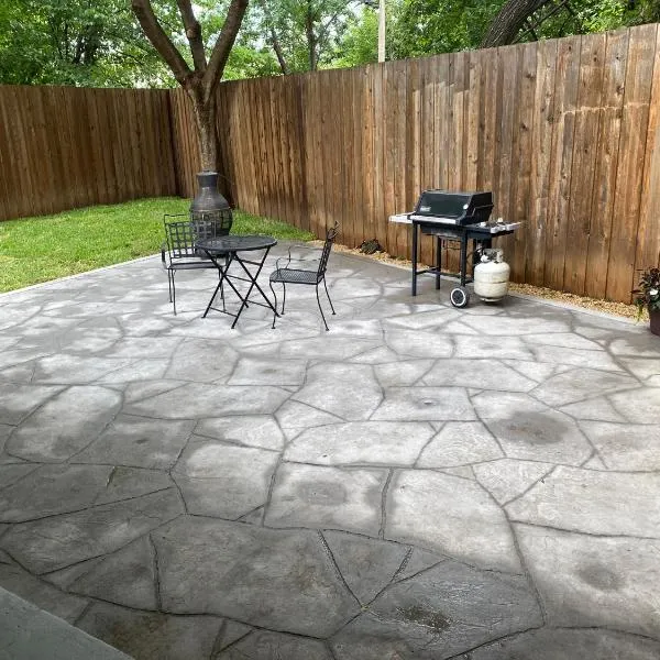 2bd 1bth place in Arlington Centrally located in DFW and conveniently located near Cowboy's Stadium、アーリントンのホテル