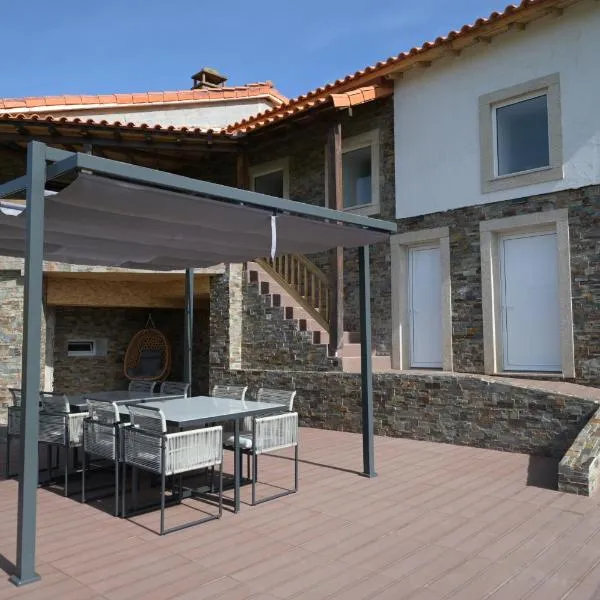 Casas do Azibeiro, hotel in Veigas