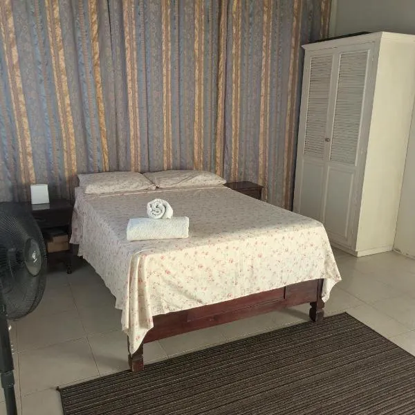 Cozy studio, hotel em Falmouth