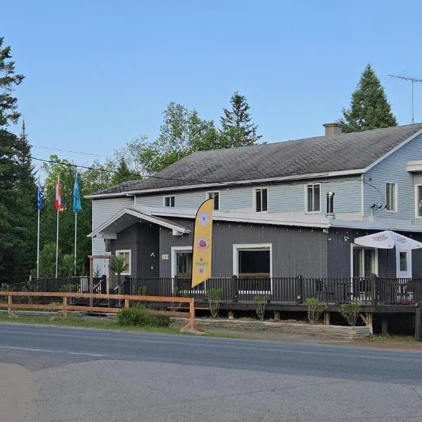 Charming Country Retreat with Scenic Views for 1 - 12 guests, hotel v destinaci Sainte-Marguerite