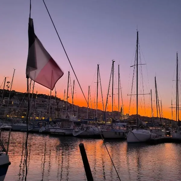 Le Nid Marin,Un Voilier Pour Deux Sète Vieux Port, hotel a Sète