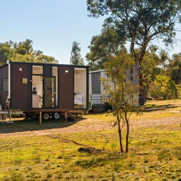 Serendipity by Tiny Away, hotel di Parkes