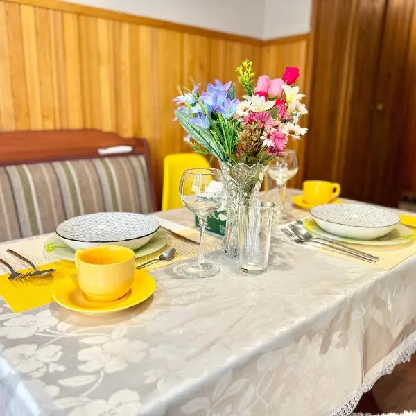 Уютный уголок рядом с ЦУМом и ГУМом 1, hotel in Bishkek