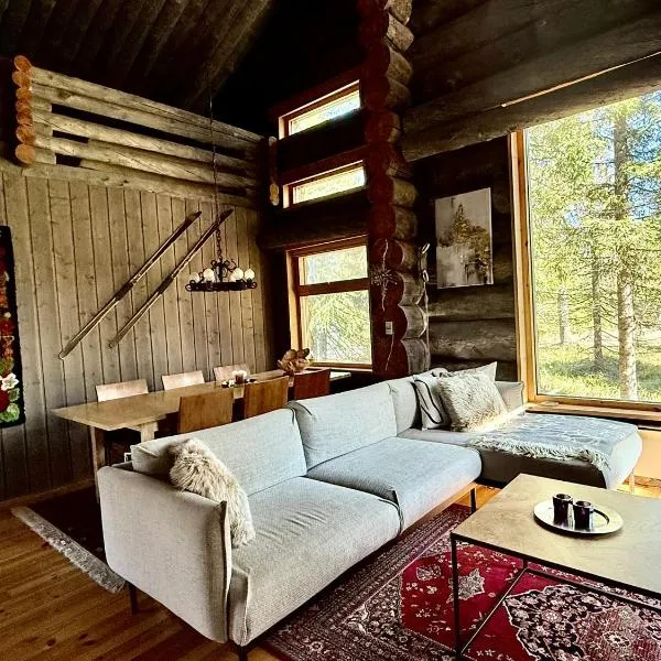 Luosto Villa by Lapland Villas, near Lake Aarnilampi Beach, Sauna, WiFi, Great Private Villa for Families & Outdoor Lovers, hotel in Luosto