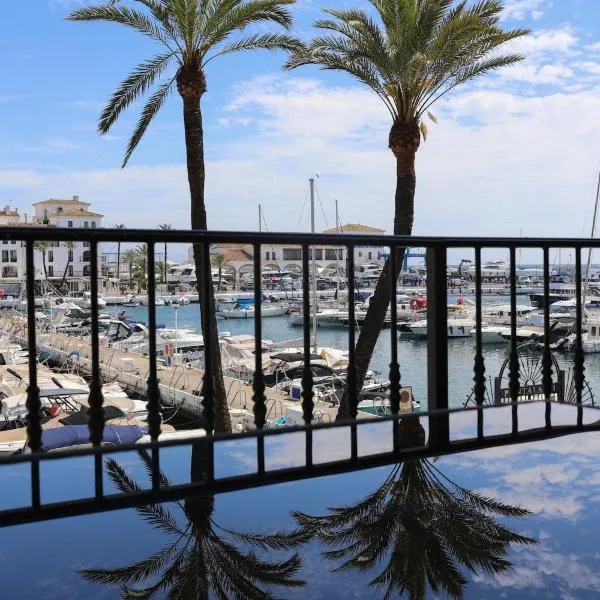 Puerto Duquesa fancy condo overlooking Marina, hotel in Manilva