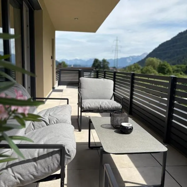 Burg VIEW Apartment im Herzen von Treffen am Ossiachersee – hotel w mieście Treffen am Ossiacher See