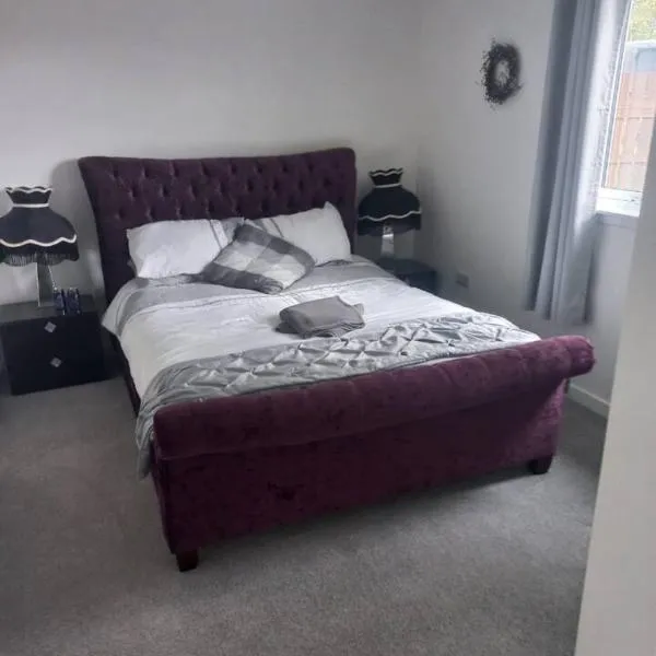 Clova Cottage 7BR Retreat, khách sạn ở Kirriemuir