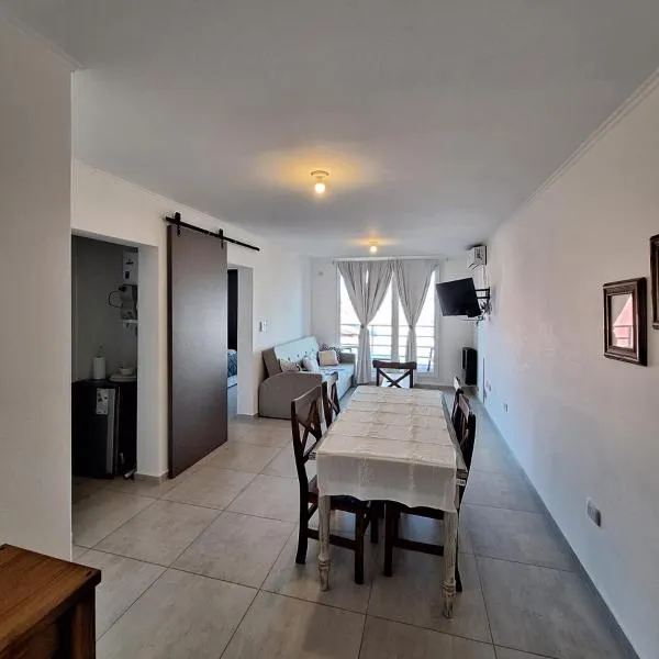 Nuevo y Equipado en Zona Céntrica con Cochera, hotel en Santa Rosa