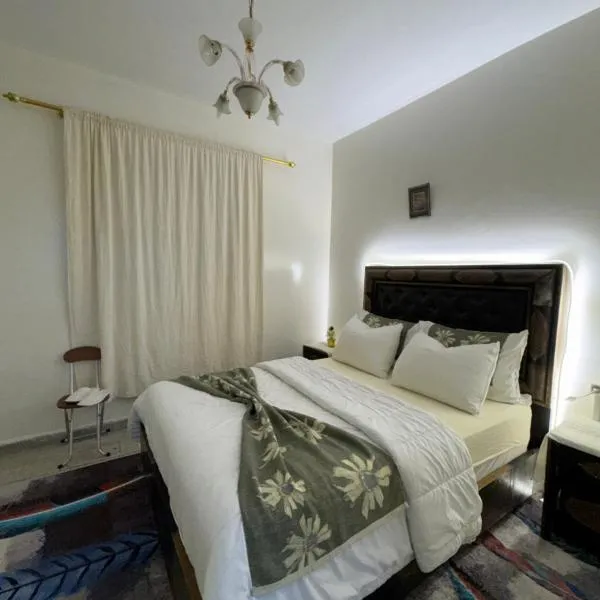 Only 5-minutes walk to airport, your perfect choice for an early or late flight, hôtel à Oulad Akkou