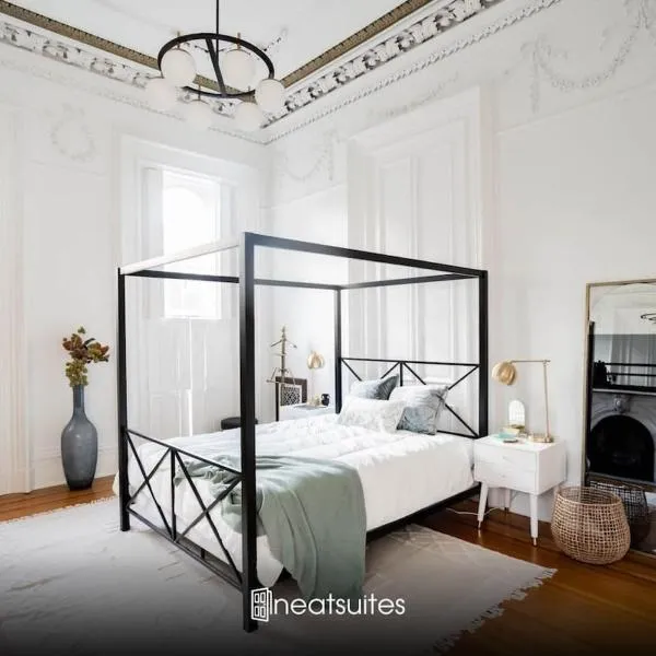 Decadent Luxury - Covington Condo, hotel in Covington