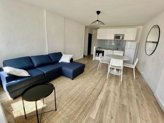 Chic and Calm Flat in Heart of Casa, Касабланка
