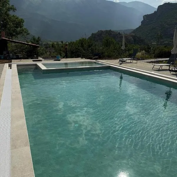 Guesthouse Lumo & pool, hotel in Përmet