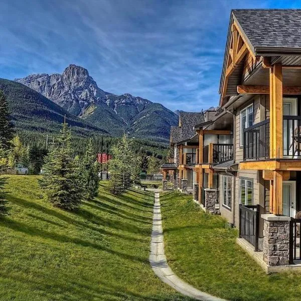 Peaceful 2BR Canmore Banff Available, Free WiFi & Parking, hotell i Dead Man's Flats