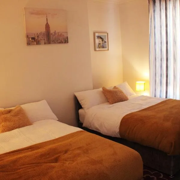 Tastefully furnished and Cosy 2-bedroom house, hotel v destinaci South Shields
