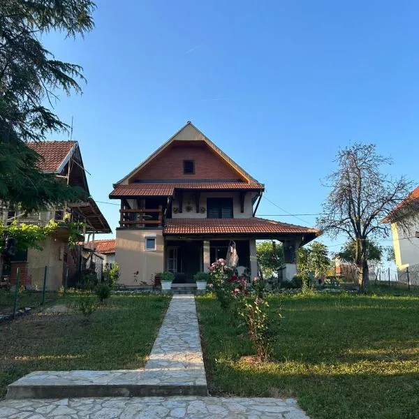 Tri Cveta, Hotel in Popadić