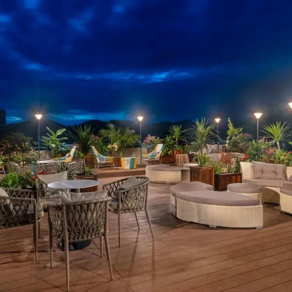 The Grand Fenghuang Reserve-Free pick-up, ξενοδοχείο σε Fenghuang