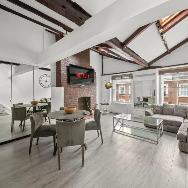SG, Stylish Knightsbridge Duplex Flat by Harrods, hotel i London