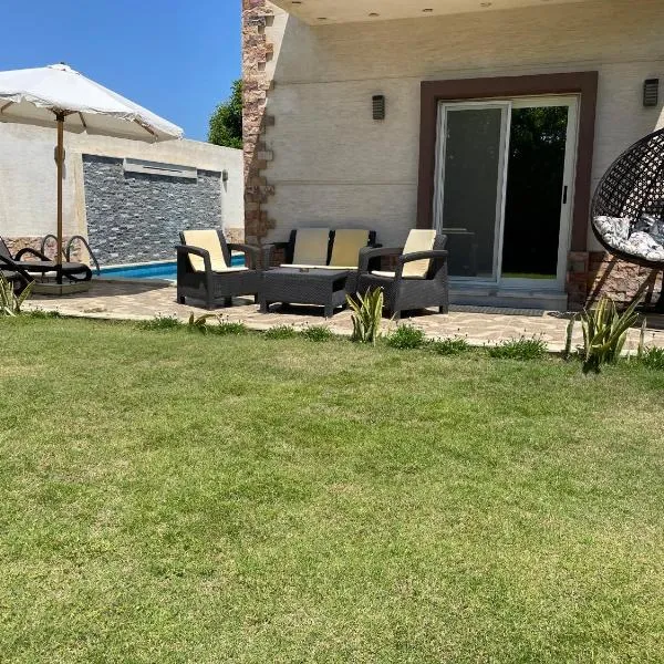 Nubian Villa with Private Pool, hotel in Naj‘ al Aḩwāl