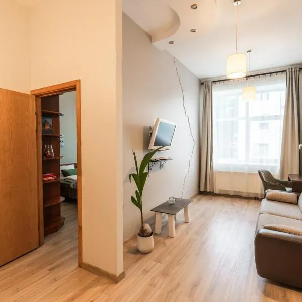 Cozy apartment in Riga in Torņkalns, hotel in Rīga