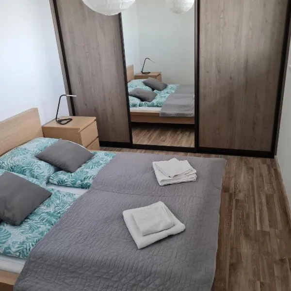 Útulný dvoj-izbový byt s klímou, hotel en Bratislava