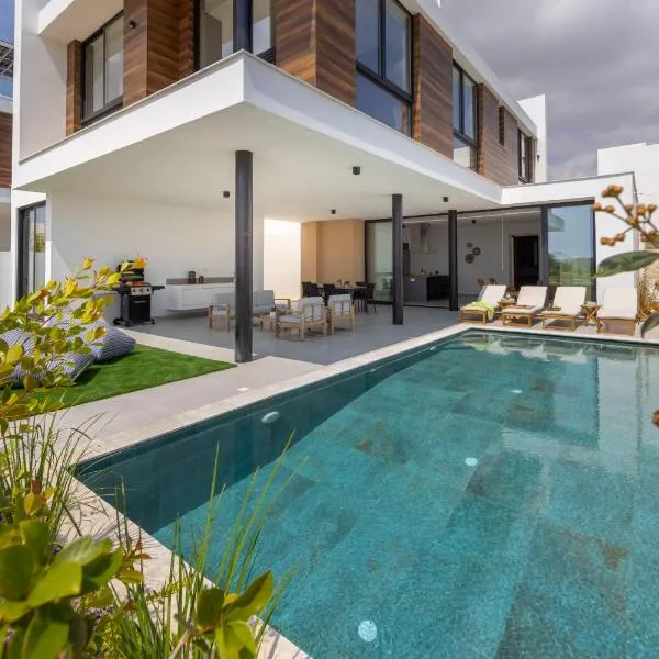Protaras Aqua Pearl Villa 9, hotel in Protaras