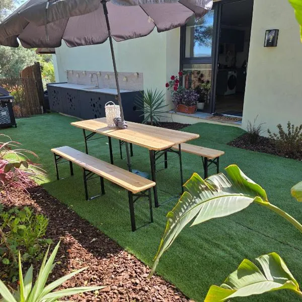 Casa de ferias escapadas casa amorosa Tranquilidade e natureza 2 quartos 6 pessoas, hotel in Loulé