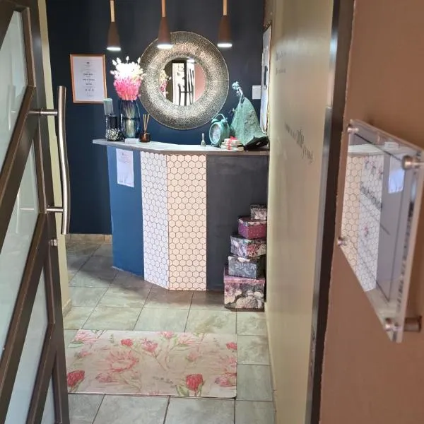 Flower Lane Guesthouse, hotel v Kathu