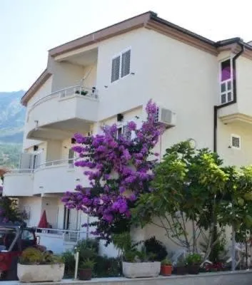 Villa ALEA: Dobra Voda şehrinde bir otel