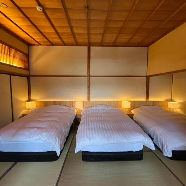 古民家ラグジュアリーホテル 金井西洋館, хотел в Sado