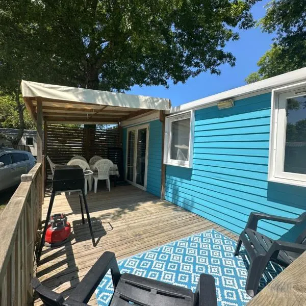 Location mobile-home confort face au lac, Hotel in Aureilhan