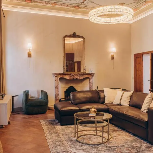 Palazzo Tamanti - 4BR 6 Bath Estate Home in Montalcino Center, ξενοδοχείο στο Μονταλτσίνο