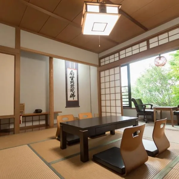 Miyajima Guest House Mikuniya: Miyajima şehrinde bir otel