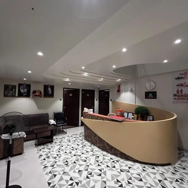 Hotel Dhanashri, hotel a Solapur