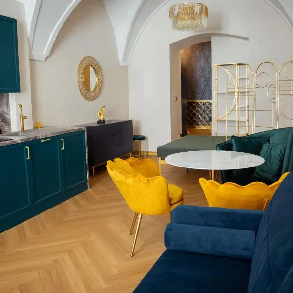 Luxury apartments Banská Bystrica on the main square- LUSSO, FRESCO, PURE, hotel in Banská Bystrica