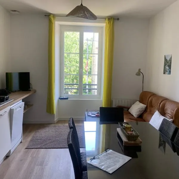 Appt 3 ch au 1er avec jardin partagé，位于Loures-Barousse的酒店