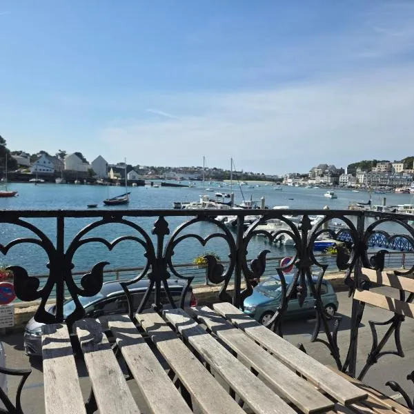 Anatoline Audierne Appart'hôtel - Appartements vue Mer - Sea & Harbor Stay, hotel in Audierne