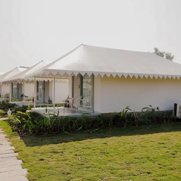 The Fern Seaside Luxurious Tent Resort Daman, Series by Marriott, hotell sihtkohas Daman