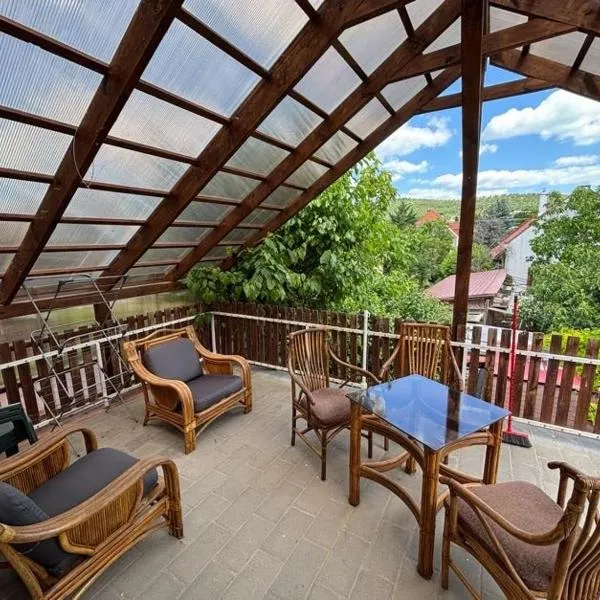 Éden Apartman Gyenesdiás, ξενοδοχείο σε Gyenesdiás