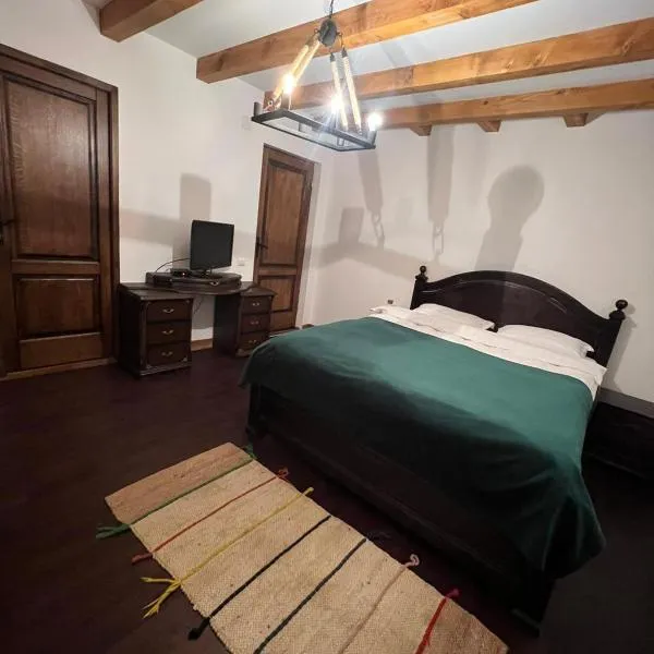 Cabana Laptici - statiunea Pestera-Padina, Bucegi, hôtel à Sinaia