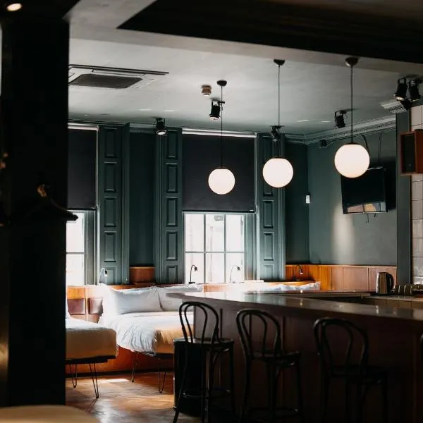 Converted Bar & Chinese Takeaway, отель в Белфасте