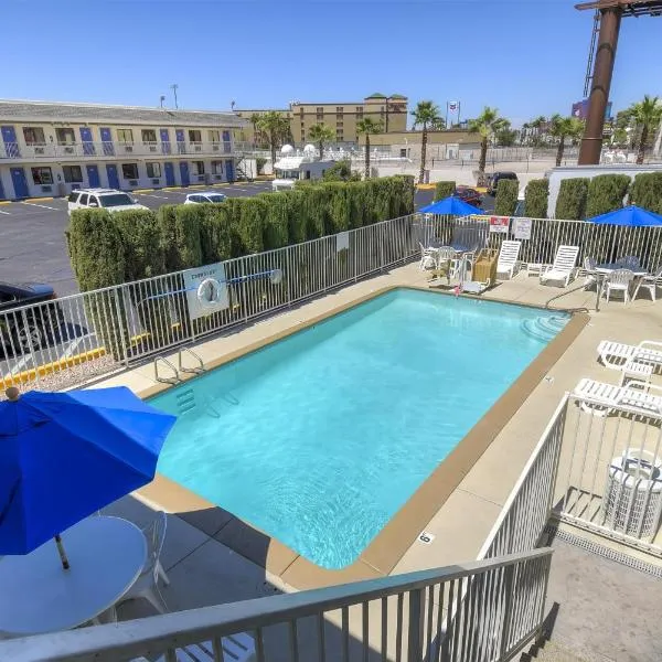 Motel 6 Las Vegas, NV – I-15 Stadium，位于拉斯维加斯的酒店