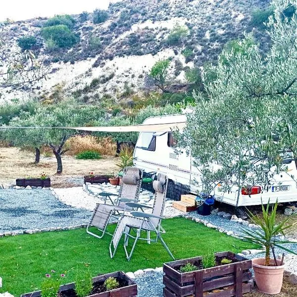 Olive Grove Mountain Caravan, hotel in Limnatis