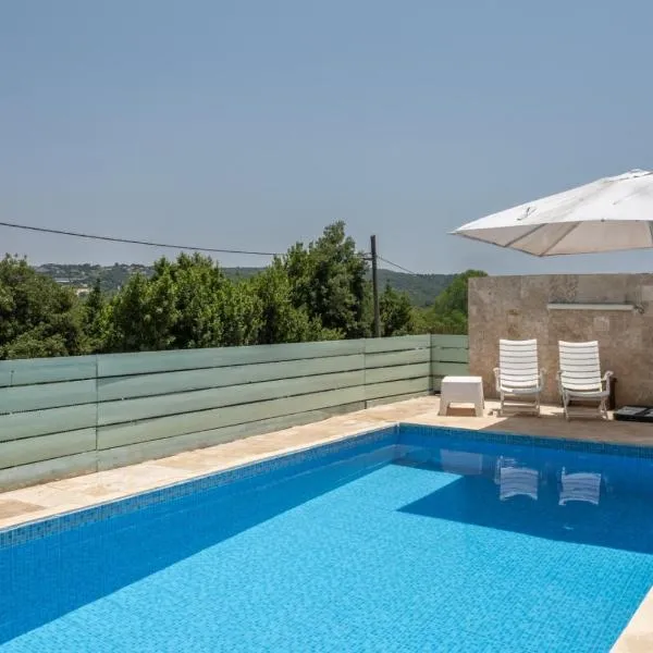 שיר החורש, hotel v destinaci Shomera